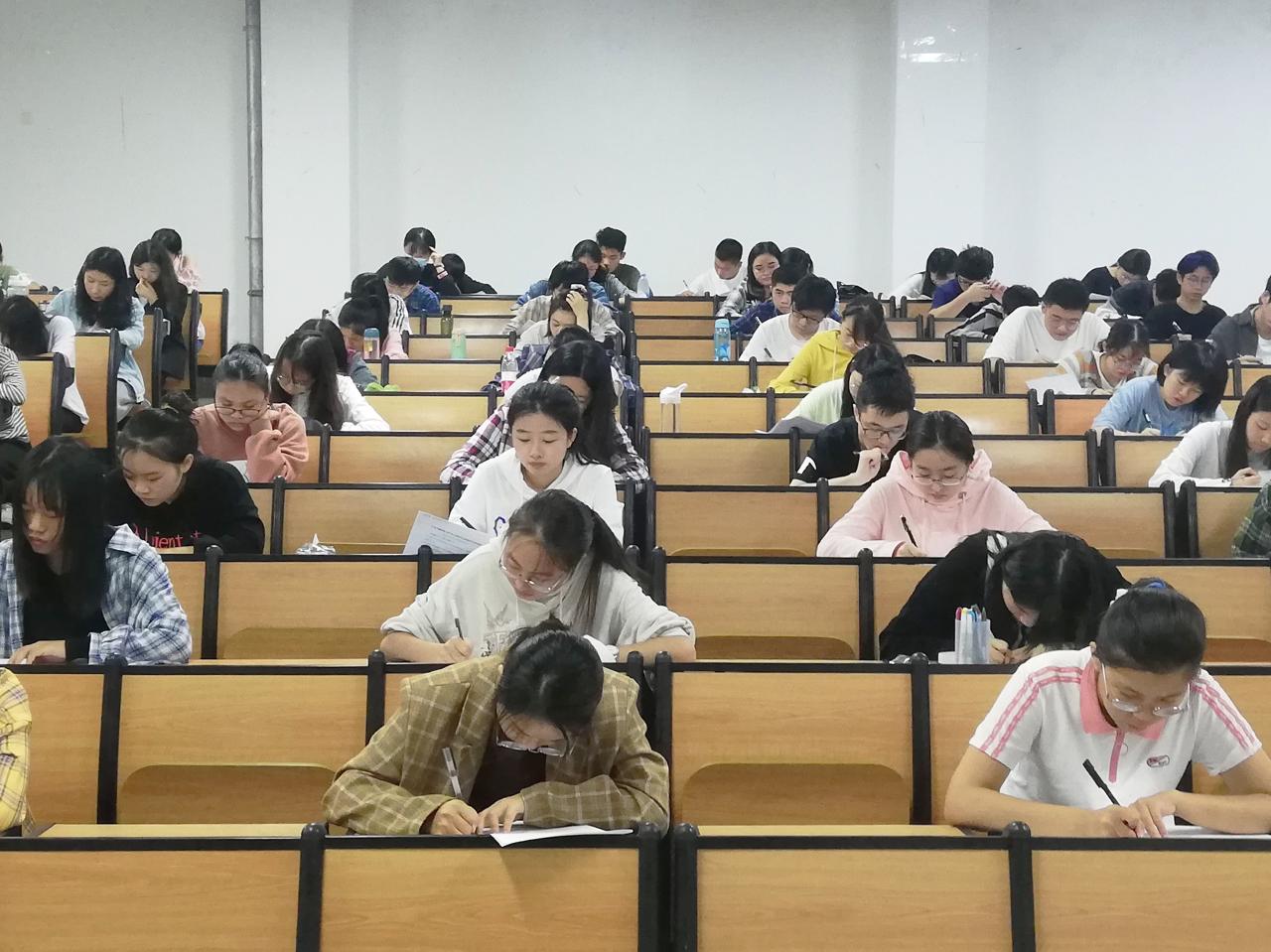 英国365上市集团